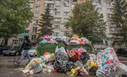 В КАДЪР Контейнерите за боклук в Люлин се препълниха