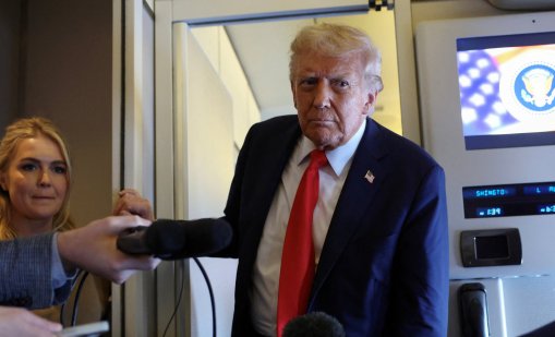На борда на Air Force One: Тръмп никога не спи, буди журналисти, за да говори с тях