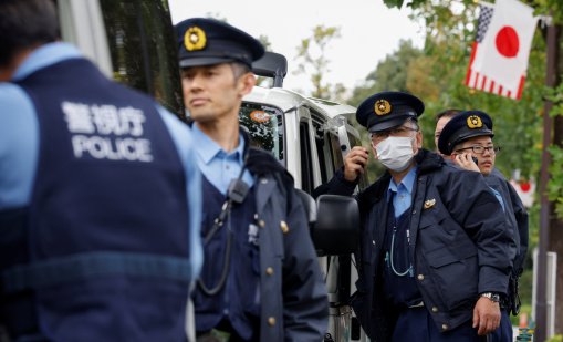 Мъж открадна кола в Токио, вряза се в пешеходна пътека