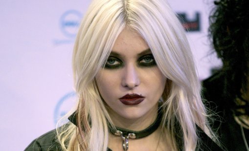 Атакуват Тейлър Момсън, че е неблагодарна, защото се отказала от "Клюкарката"