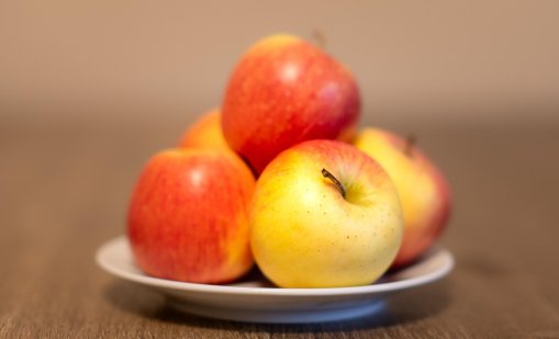 Европейските ябълки са пълни с &ldquo;коктейли от пестициди&rdquo;