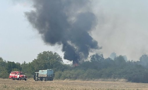 Постройки пламнаха във вилната зона на Мездра
