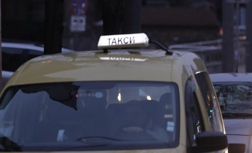 Таксиметровите шофьори възмутени от записа на почерпено момиче, публикуван онлайн 
