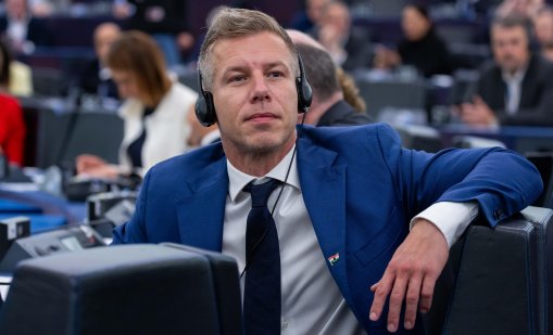Унгарските депутати си намалиха заплатите с 40%, ще вземат 3690 евро