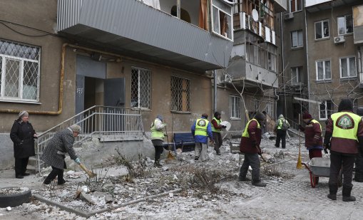 Русия атакува Запорожие с авиационни бомби, двама загинаха