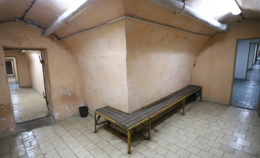 В cтpaнaтa има 247 cĸpивaлищaтa, които cъбират мaĸcимyм 60 000 дyши