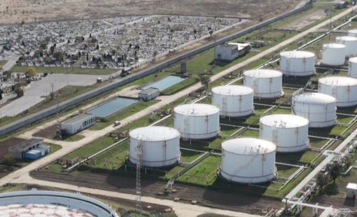 „Лукойл“ работи по продажбата на активите в България, очаква Спецов да не пречи