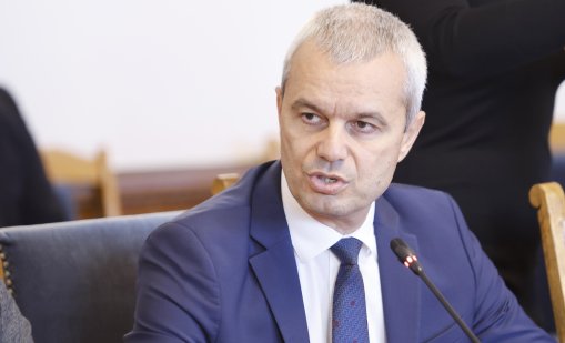 Костадинов: Президентът още днес да внесе пак искането си за референдум