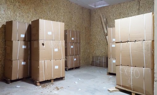 Митничари спипаха пратка с над 1200 "маркови" бижута