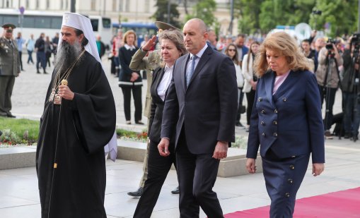 Радев, Киселова и Йотова поднесоха цветя пред Паметника на Незнайния воин
