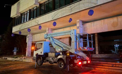Пожар избухна на покрива на общината в Троян, няма пострадали