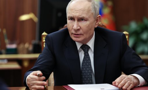Защо рейтингът на Путин пада сега и какво общо има той с войните? 