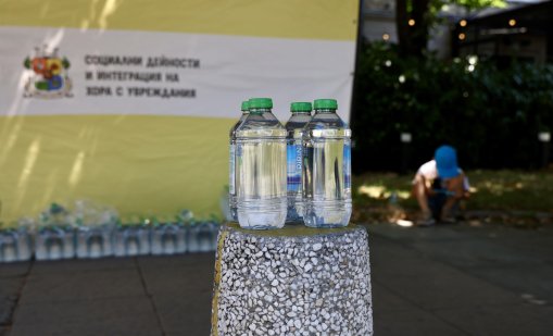 Раздават безплатно бутилки с вода в София заради горещините