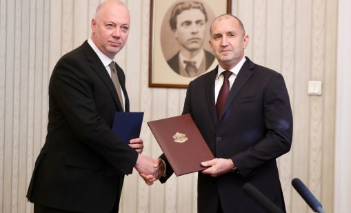 Набързо: Радев връчи мандата на ГЕРБ-СДС, Желязков го върна