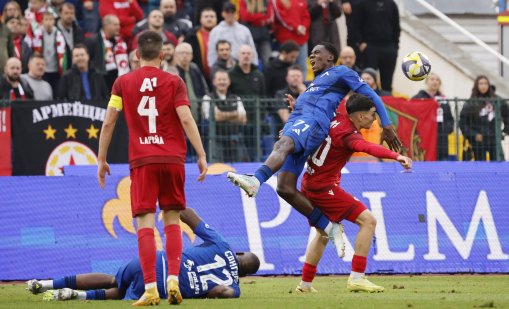 ЦСКА победи с 1:0 Левски във "Вечното дерби", съдията спести червени картони 