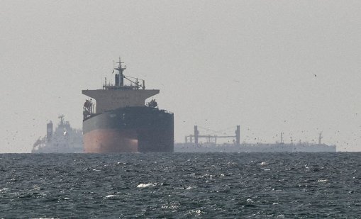 Иран върна три кораба от Ормузкия проток