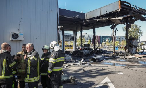 Руска атака с дронове порази бензиностанции и складове в Киев