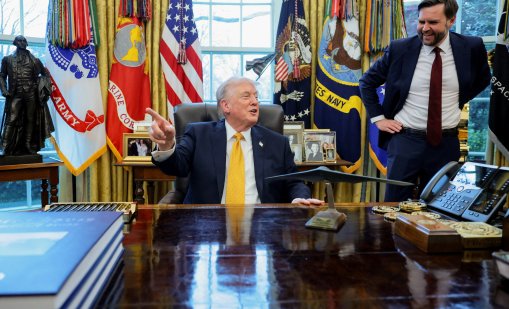 Новият лидер на Иран бил гей и имал връзка с учителя си, Тръмп се смее