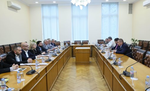Спешна среща: Пеев изиска подробни доклади за безопасността в жп транспорта