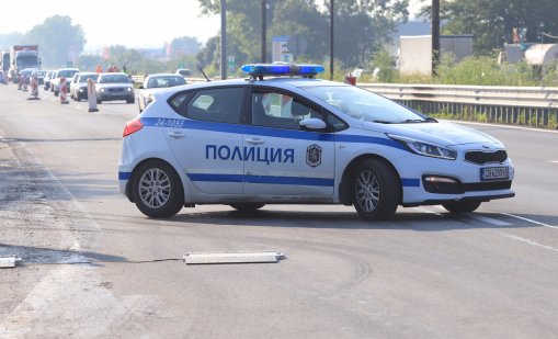 Румънски бус и кола се удариха на &bdquo;Струма&ldquo;, 4 души са ранени