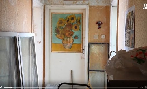 Без ток, без вода: Възрастна художничка оцелява 20 години