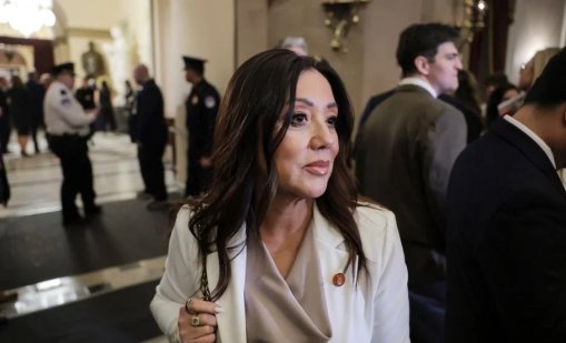 Министърка на Тръмп подаде оставка след твърдения за злоупотреби