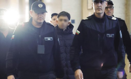 15-годишното момче, наръгало свой връстник в мола, остава в ареста