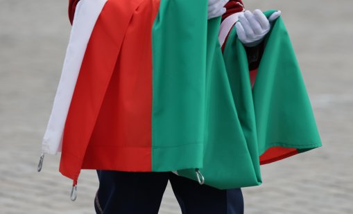 По две евро парчето: И руски знамена се веят в Пловдив