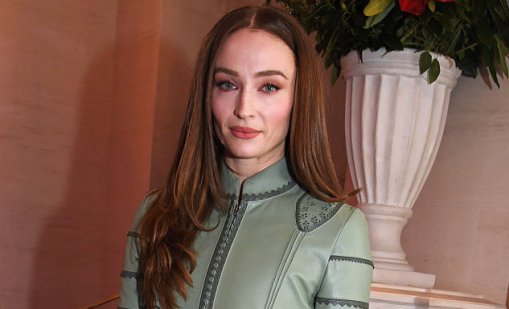 Софи Търнър на 30, актрисата вече е в отбора на брюнетките!