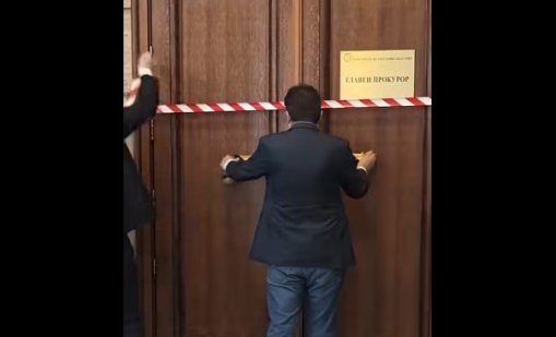 Мирчев и Божанов запечатаха кабинета на главния прокурор ВИДЕО