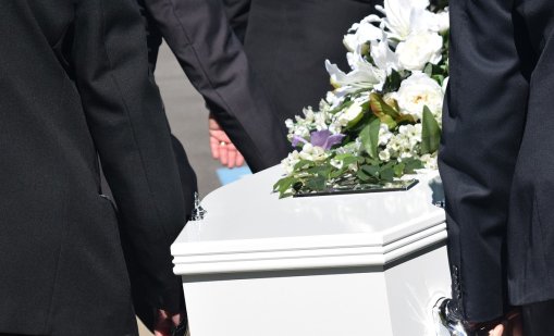 Вече в ковчега: Обявена за мъртва жена в Чехия се оказа... жива 