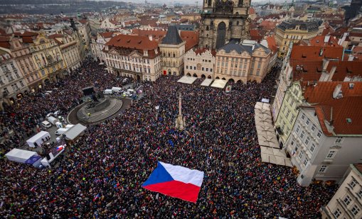 Десетки хиляди чехи излязоха на демонстрации в подкрепа на президента 