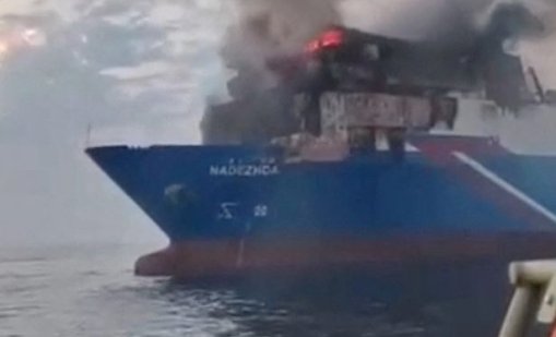 Издирват 10 души след сблъсък между два турски кораба