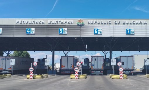 Заловиха цигари, бутилки с газ и хладилен агент на "Капитан Андреево"
