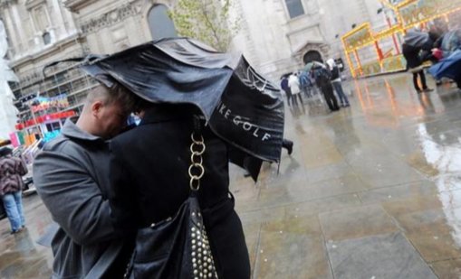 Хиляди домове в Англия са без вода след бурята "Горети"