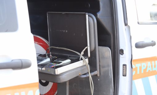 Украинка катастрофира с тротинетка на заледен път, счупи крак