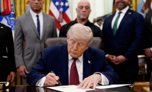 Парадокс: Тръмп ще подпише мирно споразумение, подобно на ядреното от 2015 година