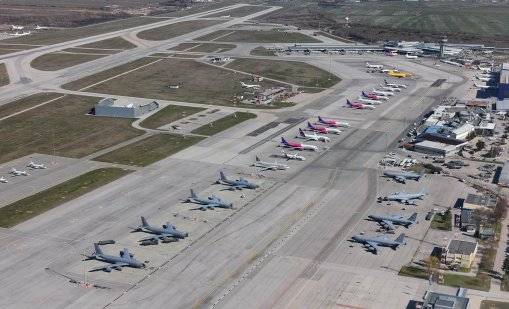 Комисията по отбрана одобри 8 US самолети да кацнат в авиобаза "Безмер"