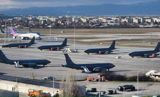 Десетки американски военни самолети чакат на Летище София заповеди от Тръмп да ударят Иран 