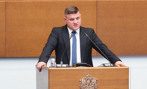 Смях, закачи и флит в НС: Белобрадова "не може да се нарадва" на Таслаков