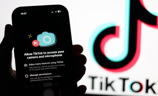 Психолози инициираха петиция с искане да се забрани TikTok в България