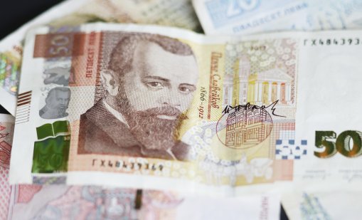 Средната заплата у нас през третото тримесечие е 2549 лв.