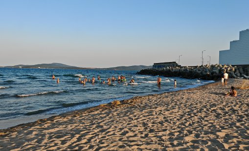Появи се мелтем по морето, туристите да внимават