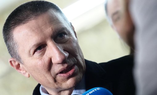 Ще си тръгне ли Сарафов от поста, коментират експертите 