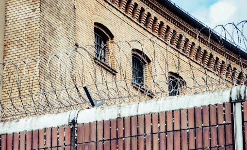 Трима затворници убиха осъден за смъртта на дете във Великобритания (ВИДЕО)