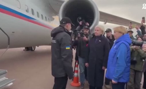Евакуираните жители на град Олешки пристигнаха в Украйна
