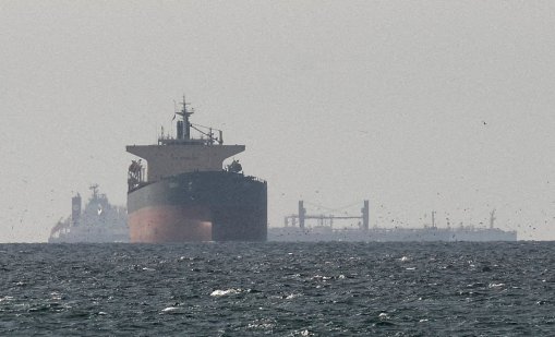 Китай се противопостави на САЩ: Танкер премина през Ормузкия проток ВИДЕО