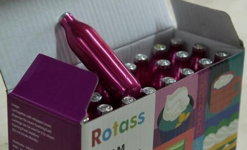 При акция: Полицията откри голямо количество райски газ в "Дружба"