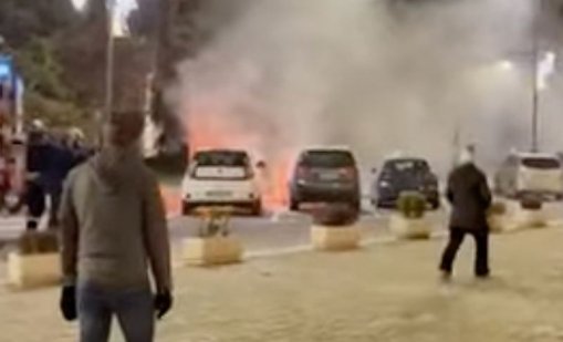 Електрическа кола пламна на пл. "Александър Невски" 