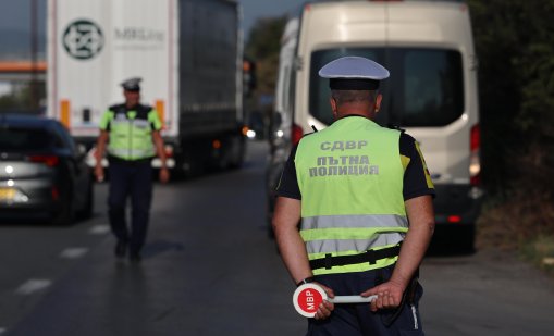 Шофьор на микробус опита да подкупи полицаи с... 10 евро 